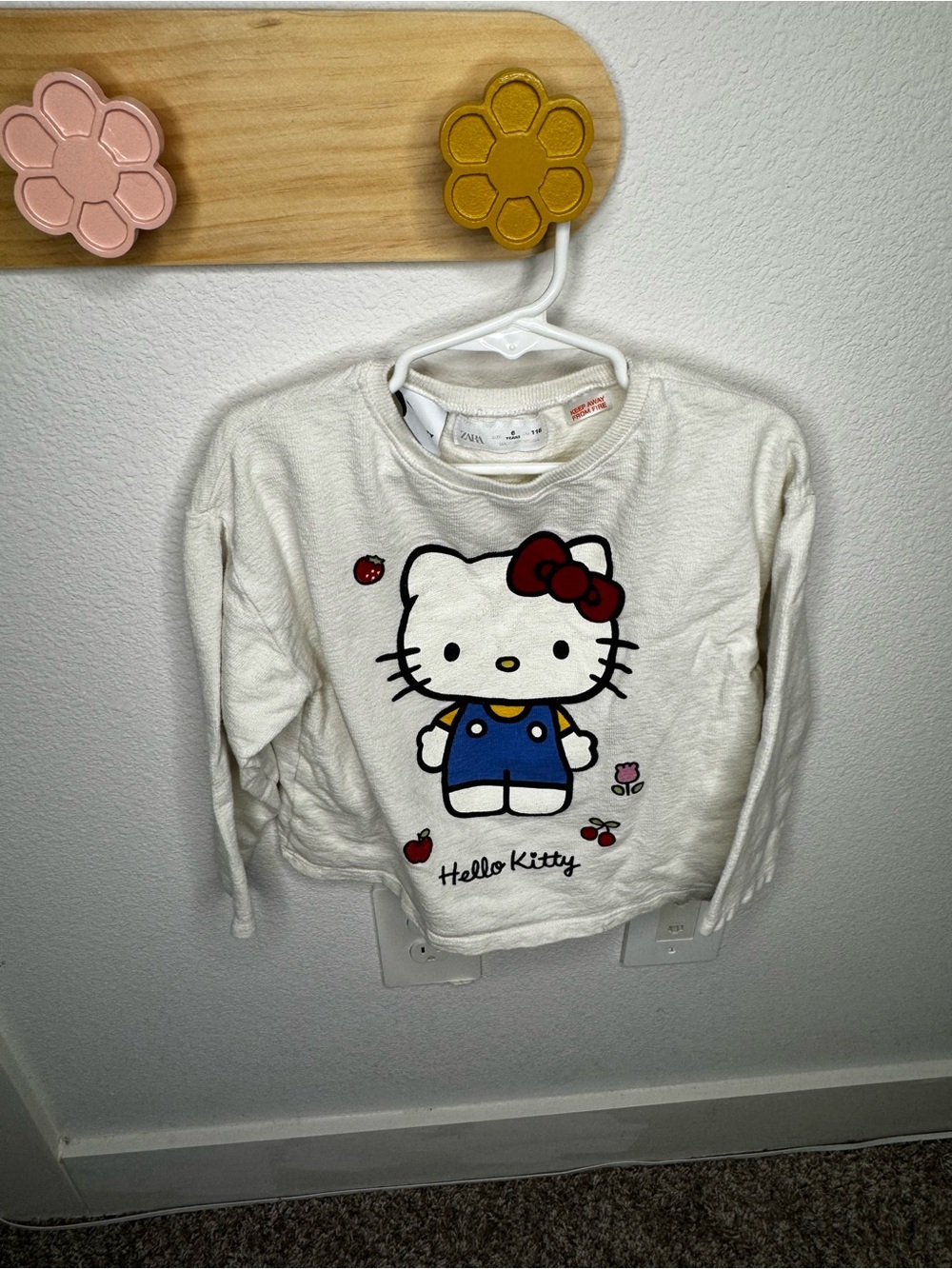 Zara White Hello Kitty Long-Sleeve Tee with Red Bow